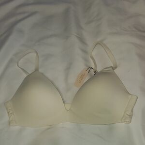 Victoria's Secret Cream Lined No Wire Bra